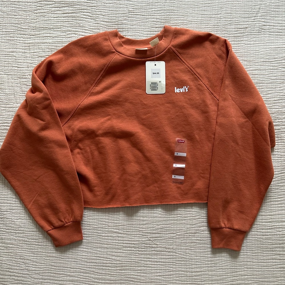 Levi’s Cropped Sweatshirt